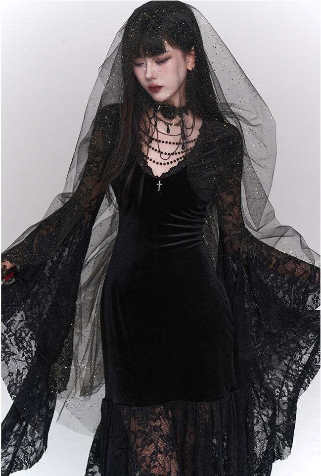 Black Gothic-style medieval long dress Halloween witch-themed outfit