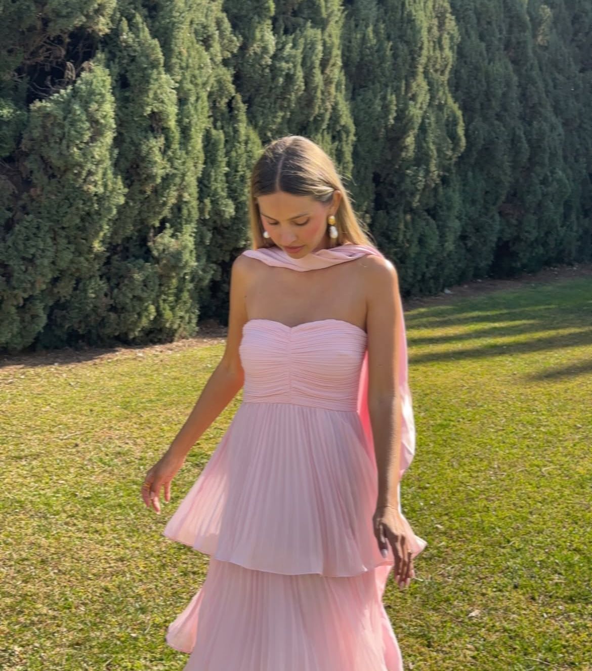 Ruched Sweetheart Maxi Gown with Pleated Tiers and Scarf