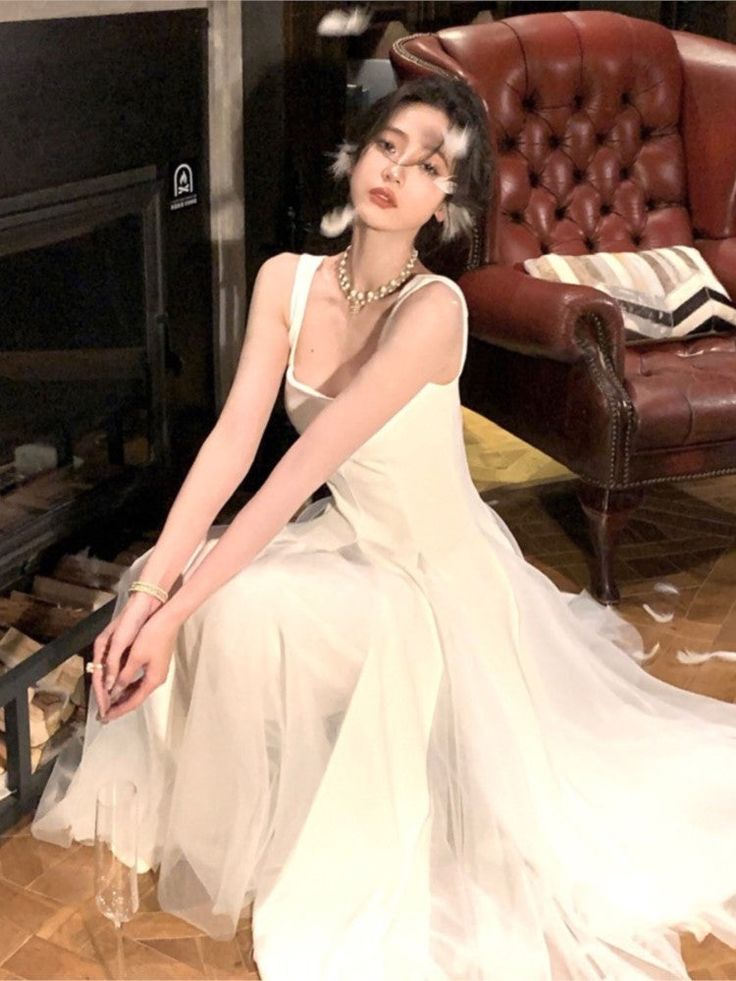Vintage & Classic Ivory Chiffon Evening Prom Dresses