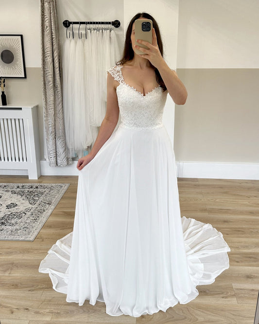 White Lace Chiffon Bridal Gowns Sweep Train Wedding Dresses