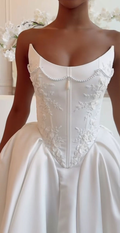 White Strapless Appliques Beaded Wedding Dresses Sleeveless Bridal Ball Gown,LTP4150