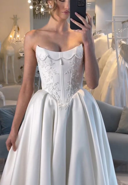 White Strapless Appliques Beaded Wedding Dresses Sleeveless Bridal Ball Gown,LTP4150