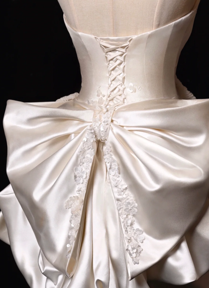 Bow Ivory A Line Sweetheart Neck Lace Satin Mini Homecoming Dress Cocktail Dress