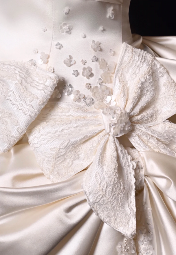 Bow Ivory A Line Sweetheart Neck Lace Satin Mini Homecoming Dress Cocktail Dress