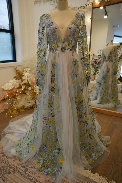 Embroidery Lace V-Neck Ivory Wedding Dresses