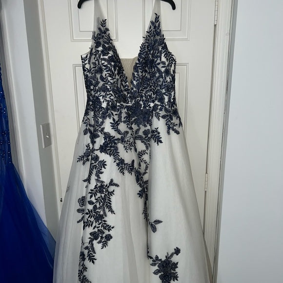 Navy Blue Floral Applique A-Line White Tulle Long Prom Evening Dresses