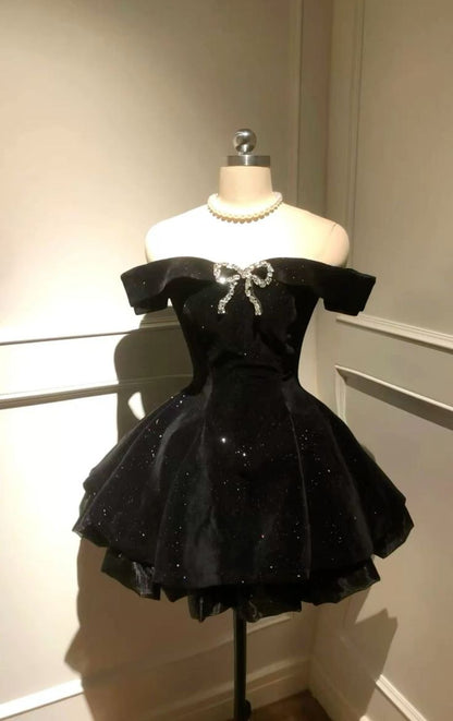 Sexy Ball Gown Off The Shoulder Black Velvet Short Formal 8Th Grade Homecoming Dresses Summer Middle School Hoco Dress 6Th Grade Graduation Outfits