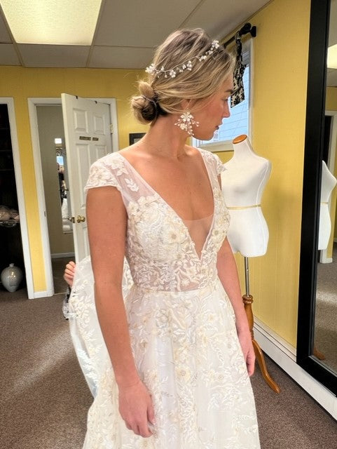 Stylish v neck tulle applique long prom dress